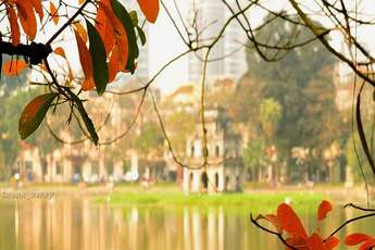 Walk around Hoan Kiem Lake