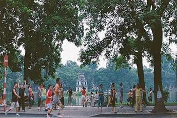 Visit another Hanoi: early in the morning