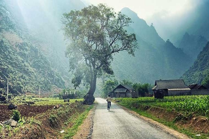 The old Dong Van district, a jewel in the middle of the karst plateaus