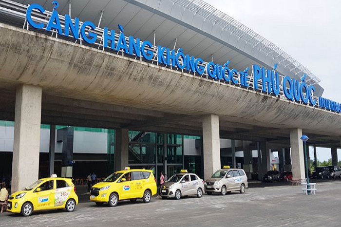 Means of transport between Phu Quoc Airport and the centre of the town