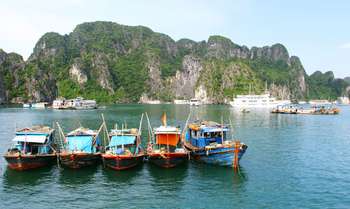 Halong - Hanoi - fly to Hoian (B/L/-)