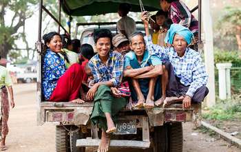 Bagan - full day villages and temples discovery (B/-/-)