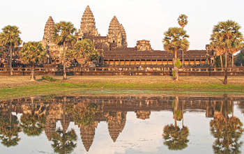 Siem Reap â€“ Angkor Thom â€“ Taprohm â€“ Angkor Wat (B/L/-)