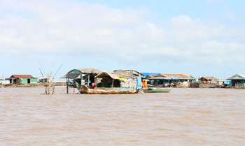 Siem Reap - floating Village - Flight to Luang Prabang (B/-/-)