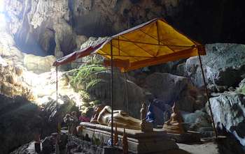 Vientiane â€“ Vang Vieng (B/-/-)