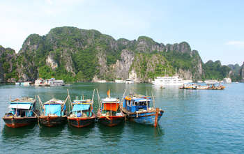 Halong Bay - Hanoi (B/L/-)