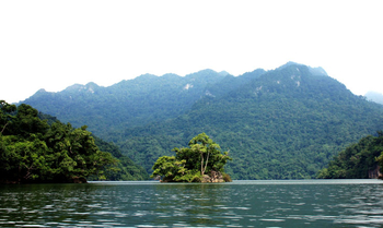 Lago Ba Be – Crucero – Cascada Dau Dang – Traslado a Hanói (D/A/-)