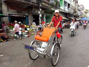 Descubriendo Ciudad Ho Chi Minh en cyclo: un paseo nostálgico por el alma de Saigón