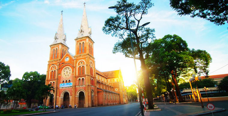 Catedral de Notre Dame de Saigón | La historia de una pequeña pagoda