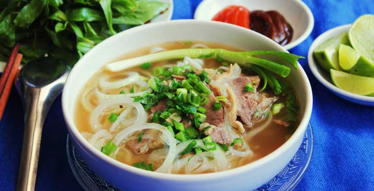 ¿Dónde comer la sopa pho en Hanoi?