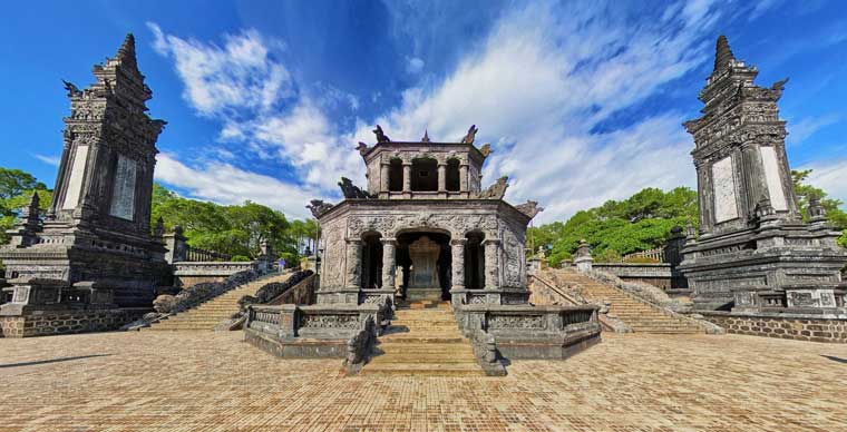 4 Tumbas imperiales más bellas de la ciudad imperial de Hue