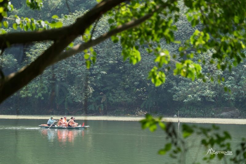 Excursión en barco de remos en Trang An