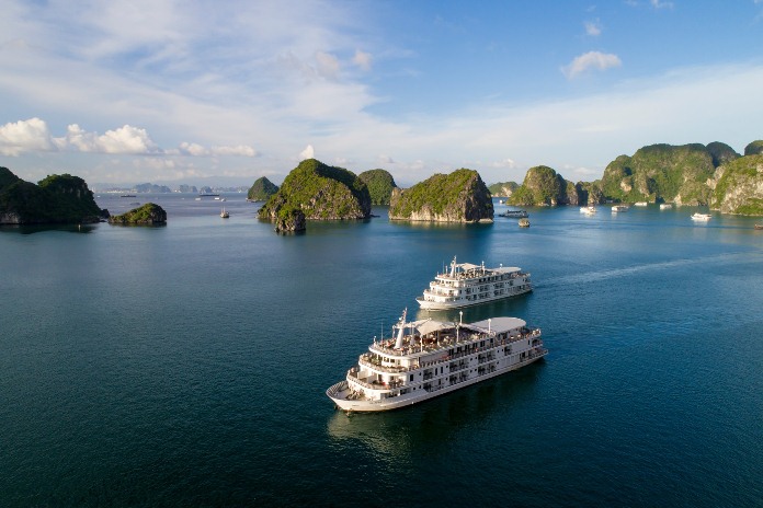 Junks, yate de lujo de 5 estrellas para cruceros por Vietnam