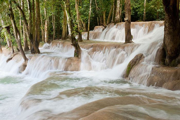 Bañarse en las cascadas en Xieng Khouang Laos