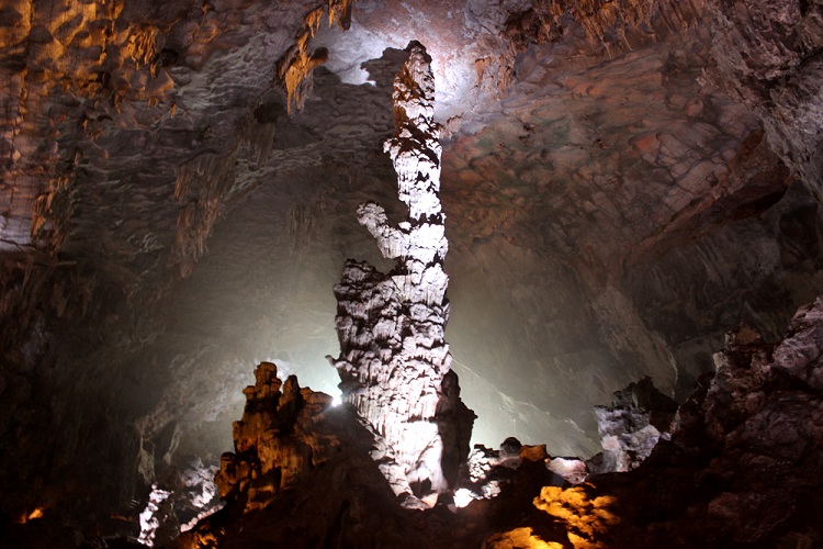 Cueva de las Maravillas en la Bahia de Halong