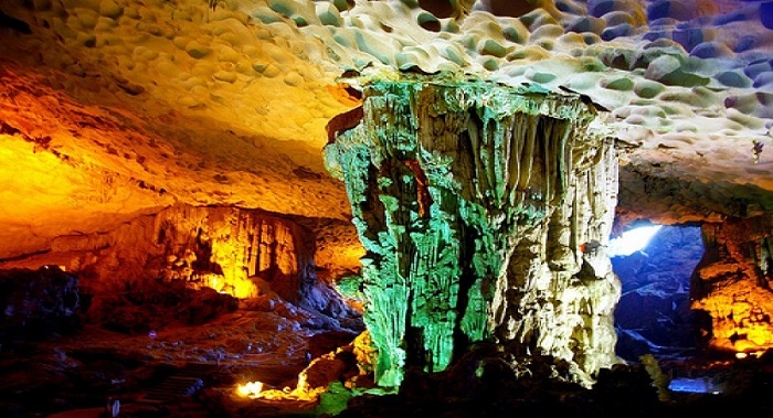 Cueva del Palacio Celestial Bahia de Halong
