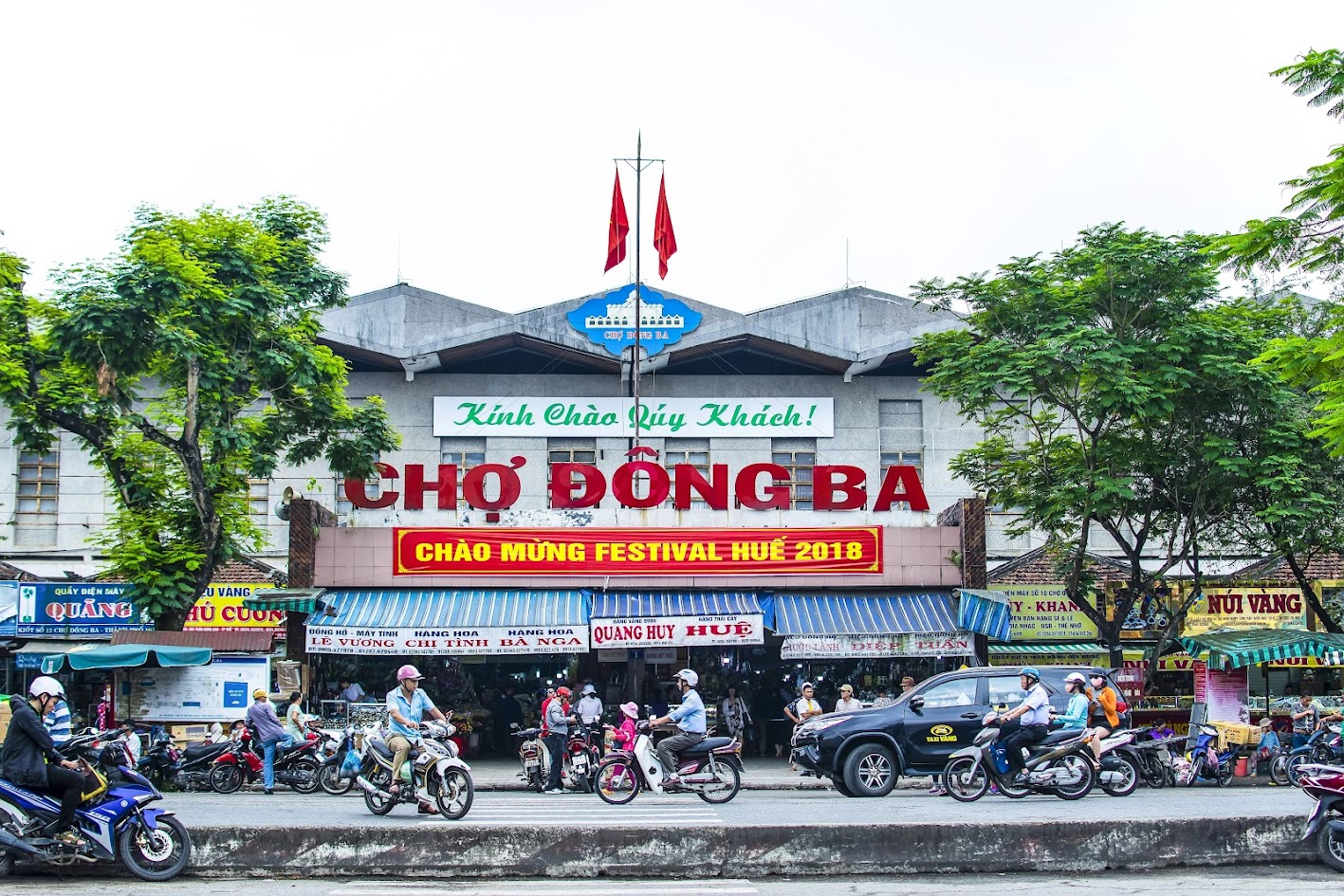 Đông Ba: puestos coloridos y especialidades de Huế