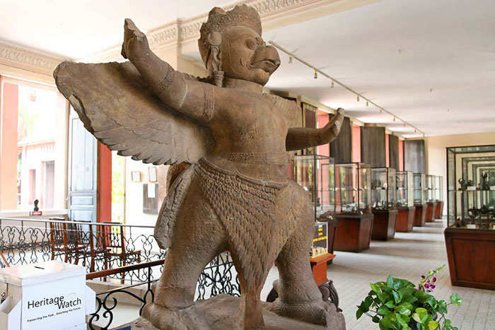 Estatua garuda en el museo nacional de Camboya