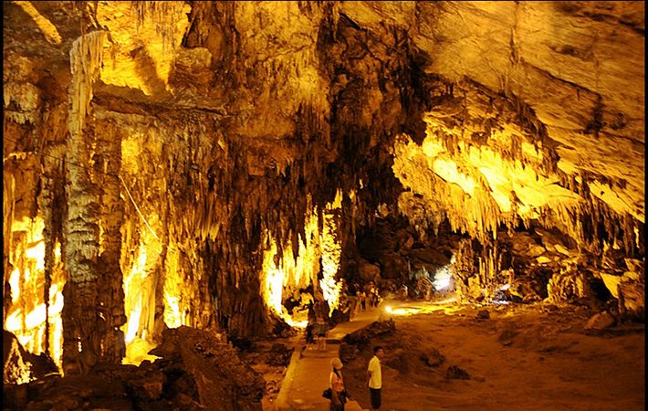 Cueva Hua Mua lago Ba Be Vietnam