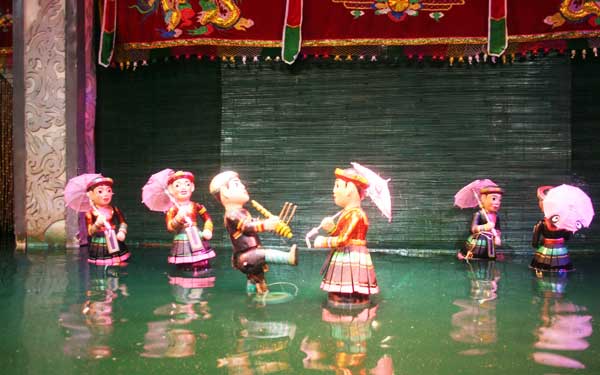 Danza tradicional en el teatro de marionetas de Hanoi