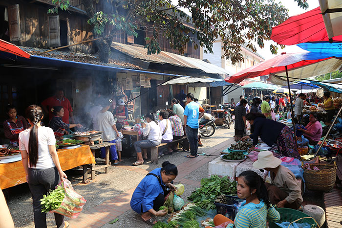 Mercado local en Pakbeng