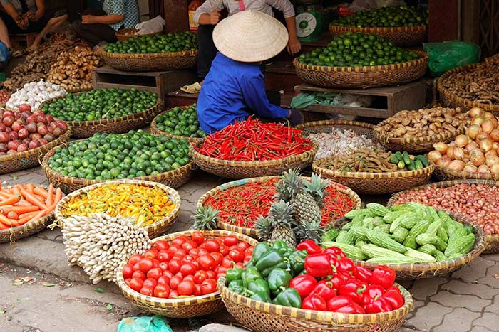 Un mercado local en hanoi 