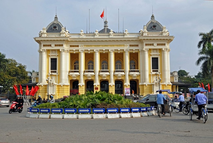 Vista frontal de la Opera de Hanoi