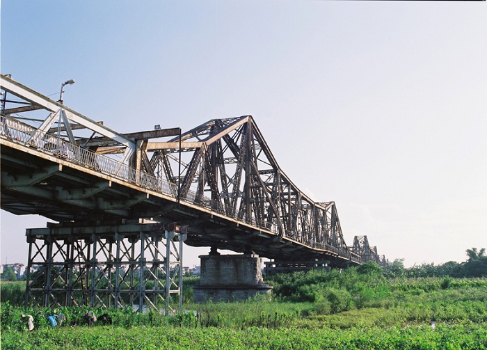 El puente de Long Bien en Hanoi