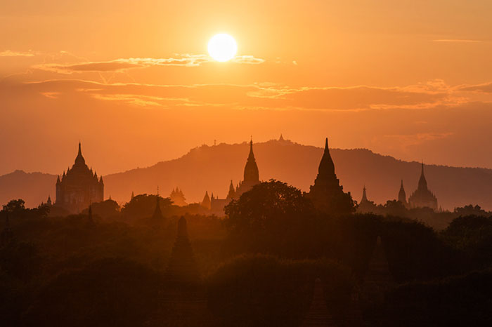 Puesta del sol en Bagan Myanmar