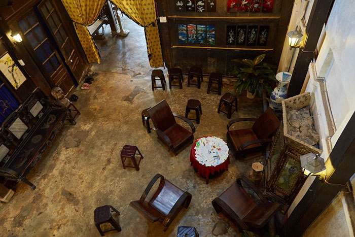 Salon de la antigua casa phung hung en Hoi An