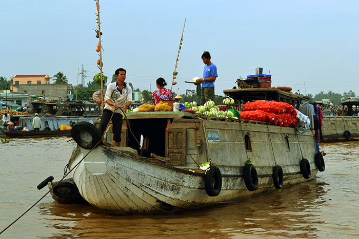 Mercado flotante en el delta del Mekong Vietnam 