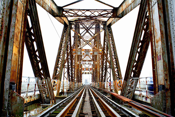 El puente de long bien en hanoi