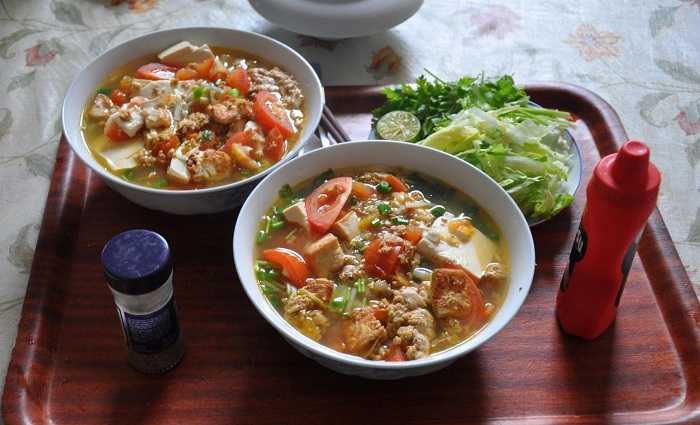 Exquisita sopa de fideos en Hanoi