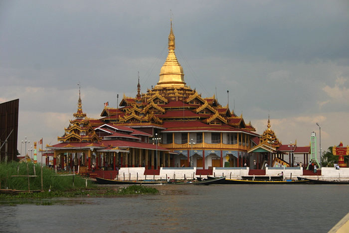 Pagoda Phaung Daw U en Myanmar