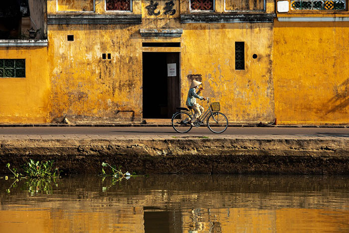 Muro amarillo en el casco antiguo de Hoi An Vietnam