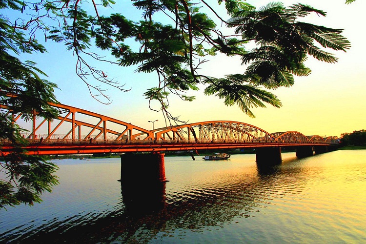 Puente del rio perfume en Hue