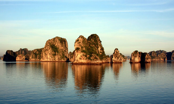 Bahía de Halong – Hanói (D/A/-)