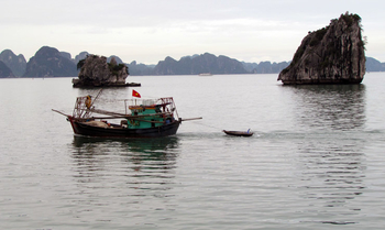 Cat Ba – trekking a la aldea Viet Hai – Crucero alrededor de la bahía Lan Ha – Cat Ba (D/A/-)